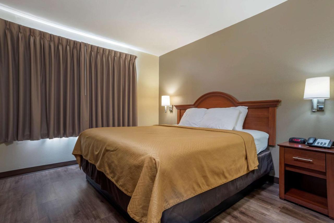 Econo & Hotel Flowood
