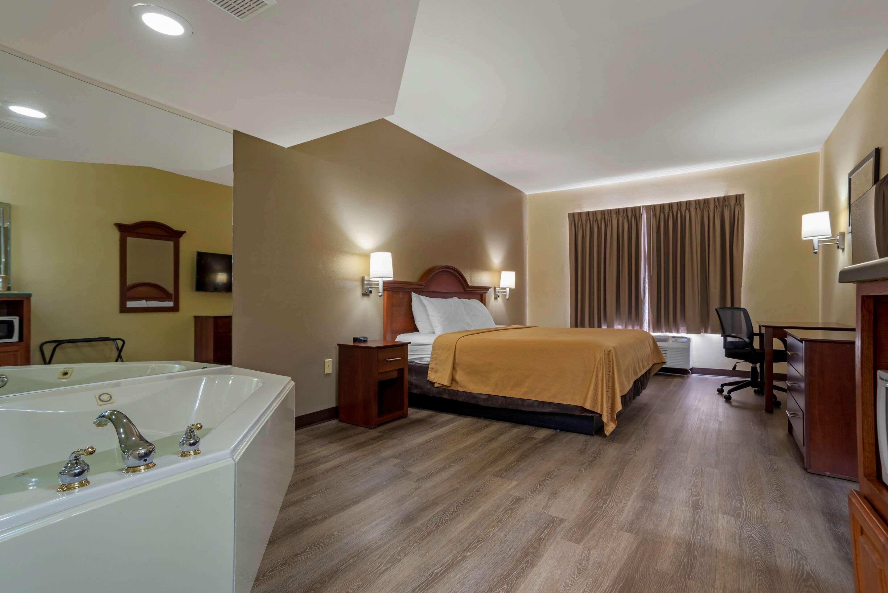 Econo & Hotel Flowood