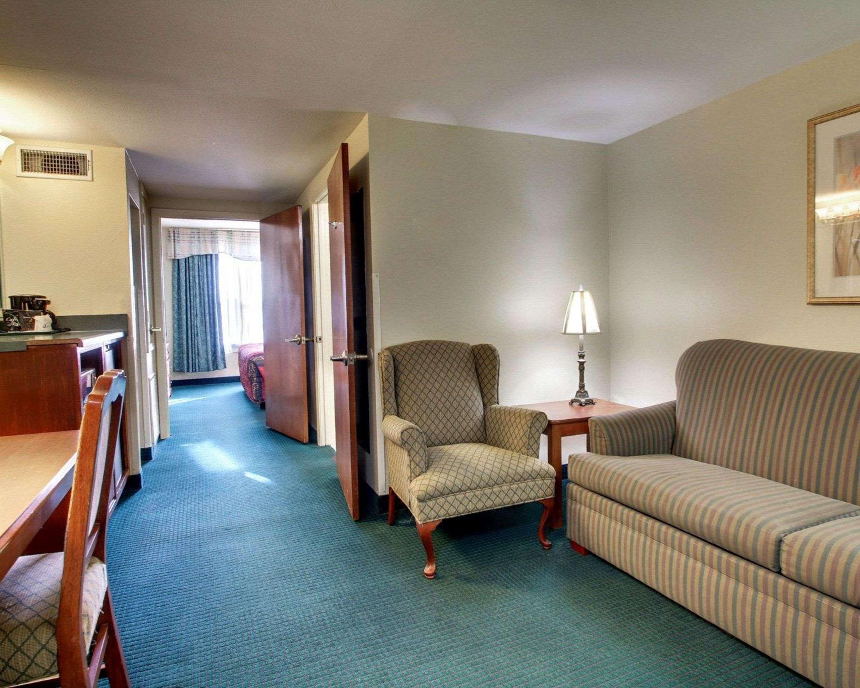 Econo & Hotel